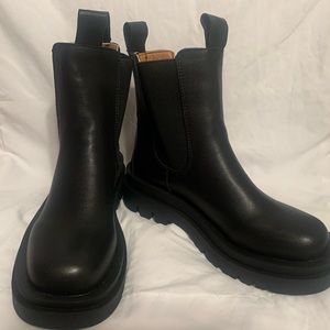 Boots. Chunky Chelsea Boots. Black. EUR 38. US 7.5